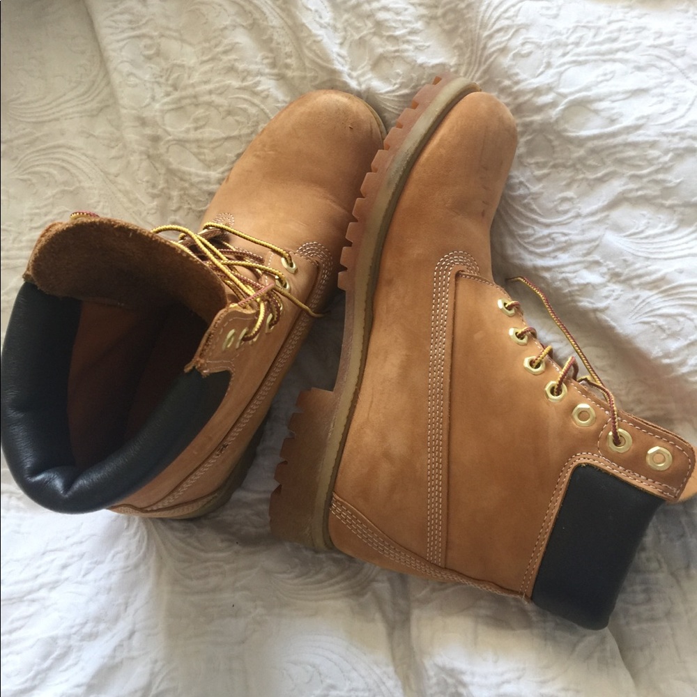 Men’s timberland boots.