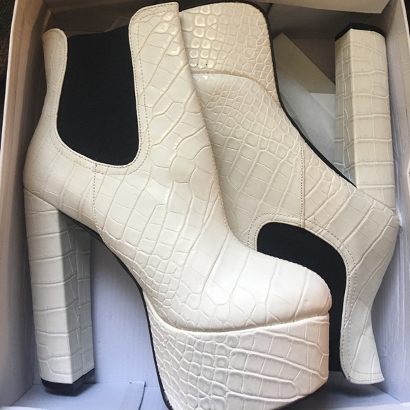 Bootie Shoe - Picture 2 of 3