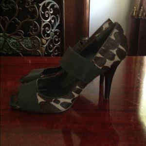Nine West Peep Toe Heels Size 10