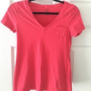 Coral v-neck pocket tee