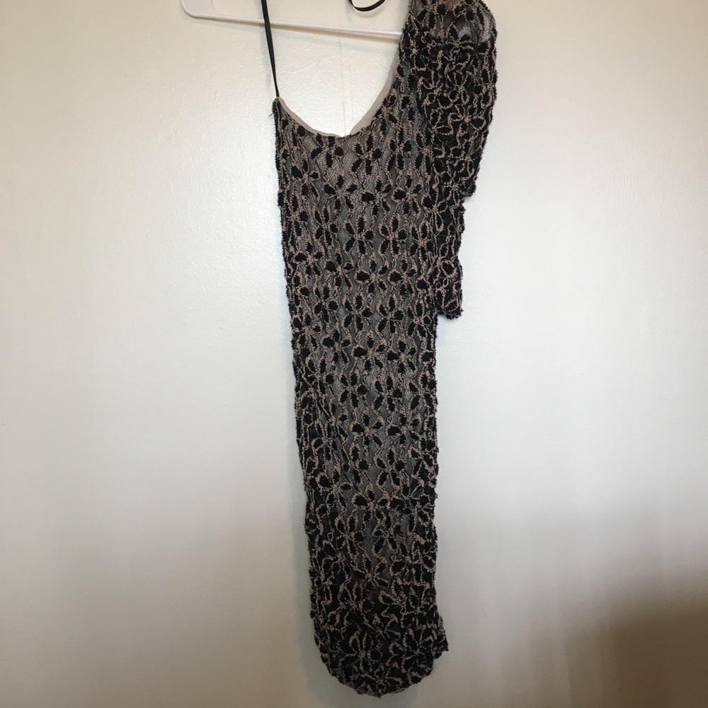 One shoulder Dress - Picture 2 of 3