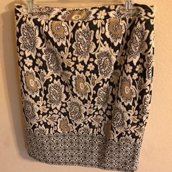 Beautiful for fall and winter pencil skirt - Picture 1 of 6