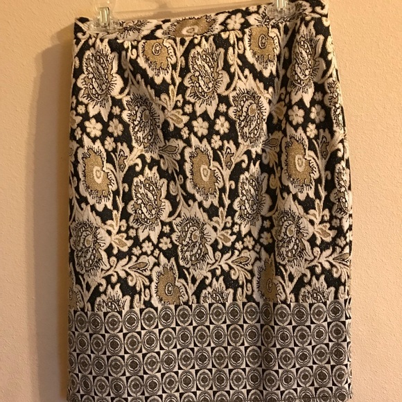 Beautiful for fall and winter pencil skirt - Picture 2 of 6