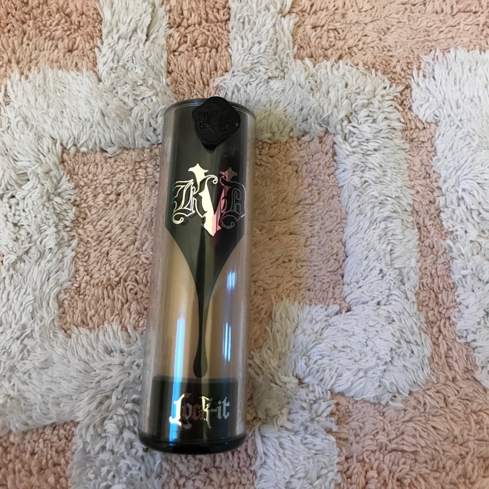 Kat Von D lock it foundation