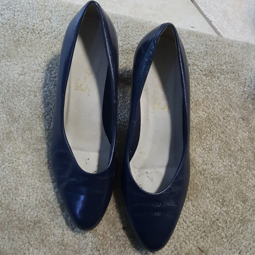 $5 .....9.2.5  So Soft heals Navy deep blue