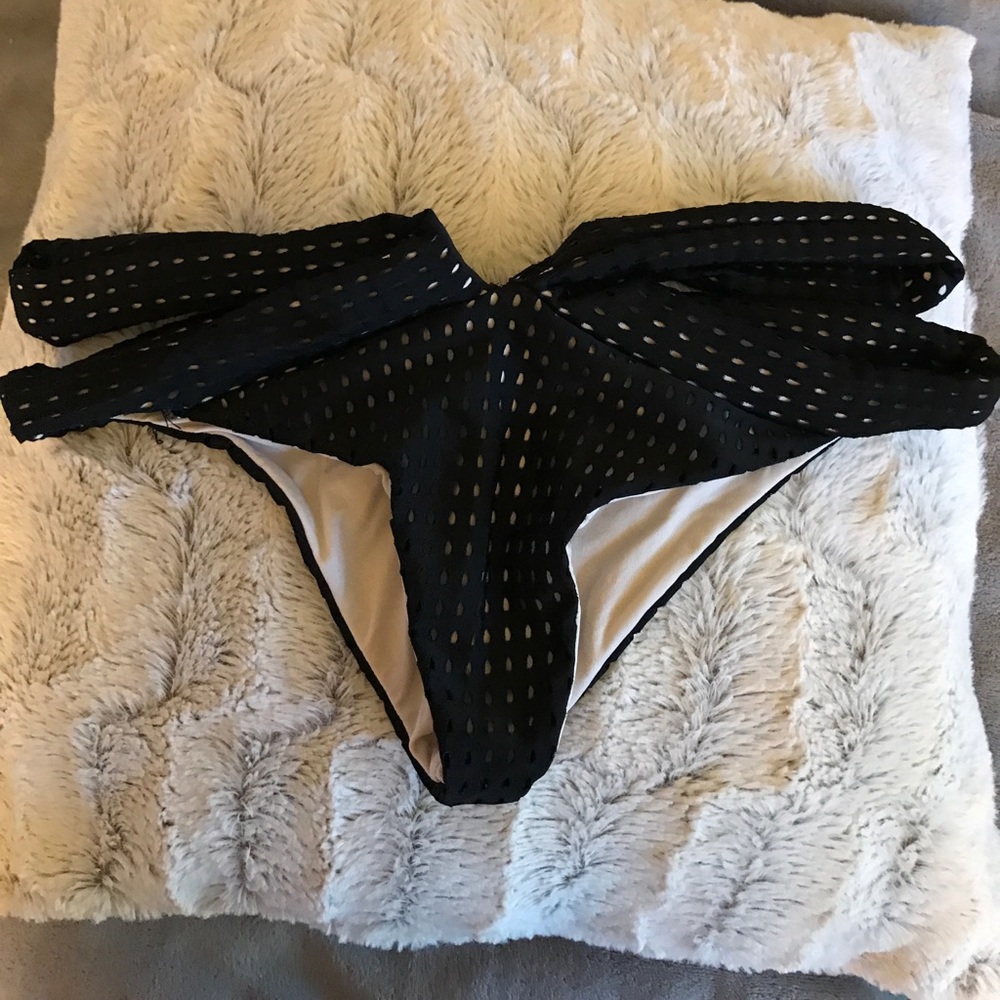 Acacia black mesh Fiji bottoms