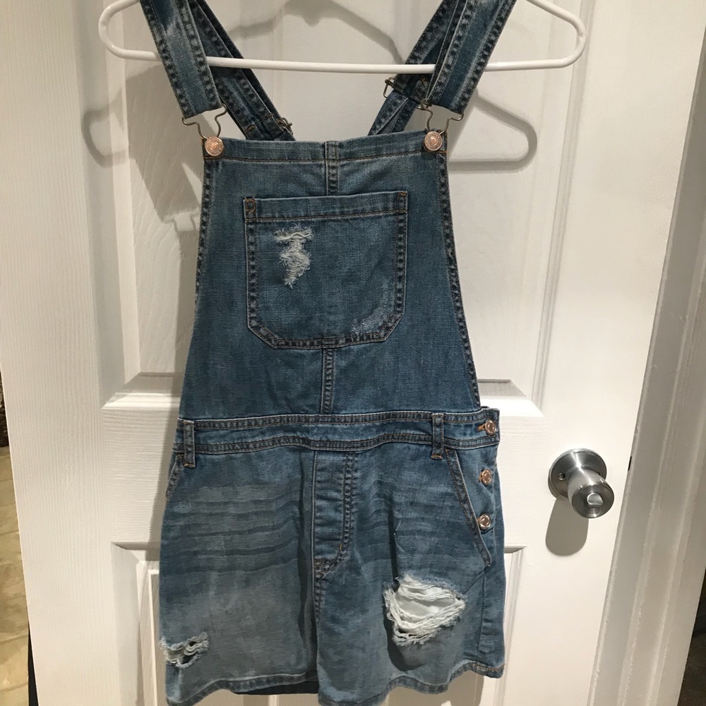 SALE 🎉 NWOT!!! Denim Distressed Overalls