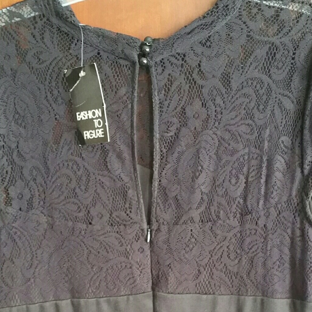 Fashion to Figure dress- fits a 2X / small 3x - Picture 2 of 4