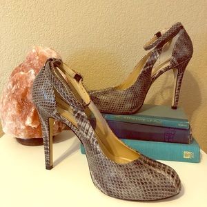 I•N•C Black & Grey Leather Pumps