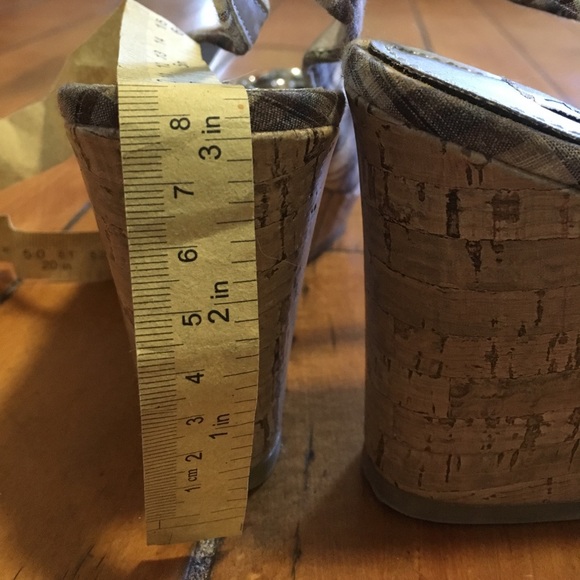 Size 7 American eagle plaid wedges - Picture 8 of 8