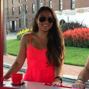 Meet your Posher, Nicole