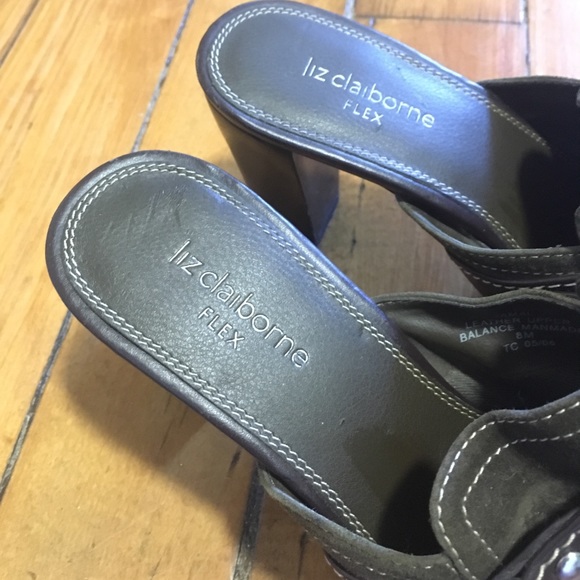 Size 8M Liz Claiborne green heels - Picture 2 of 5