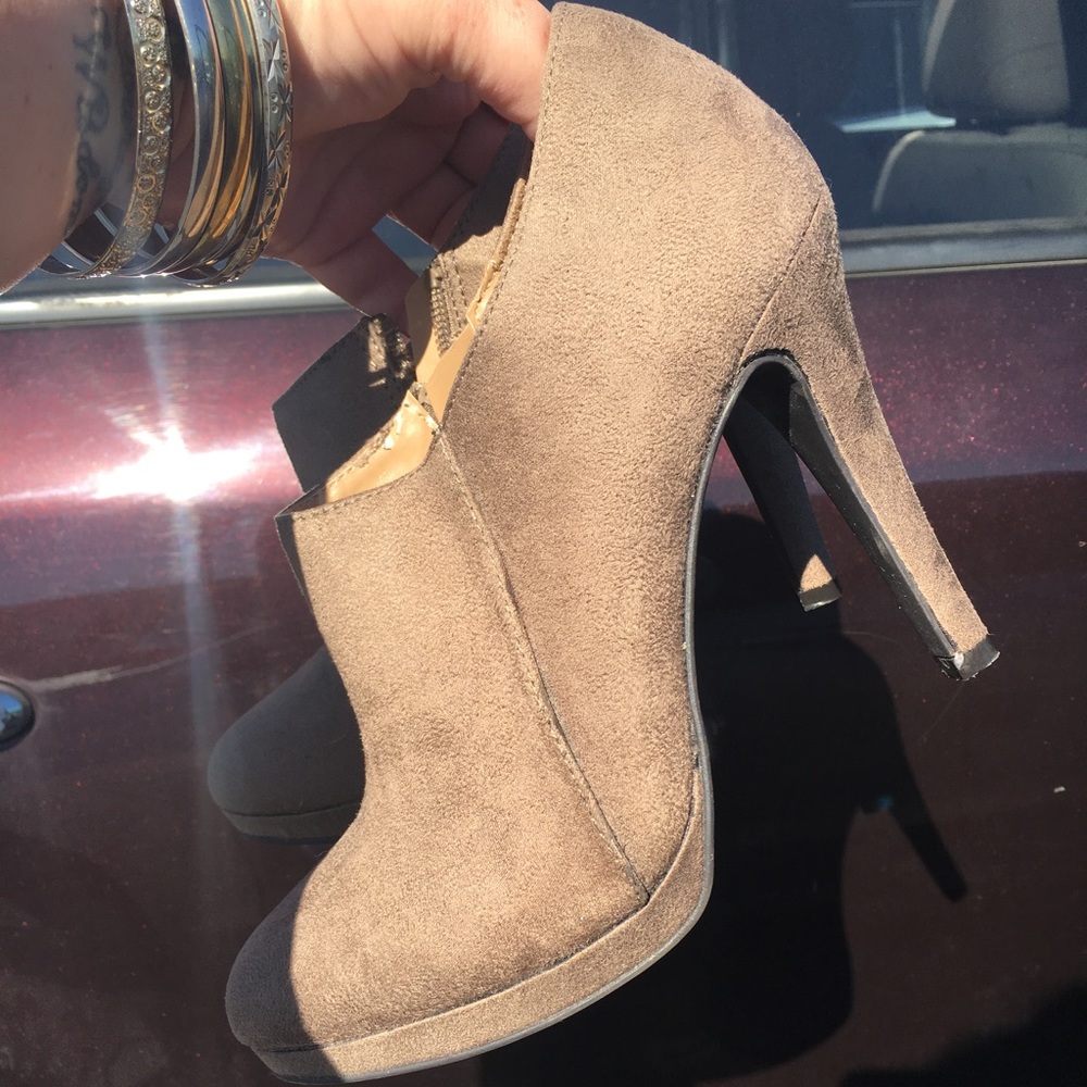 SOLD-BNWOT FAUX SUADE KHAKI COLOR BOOTIE