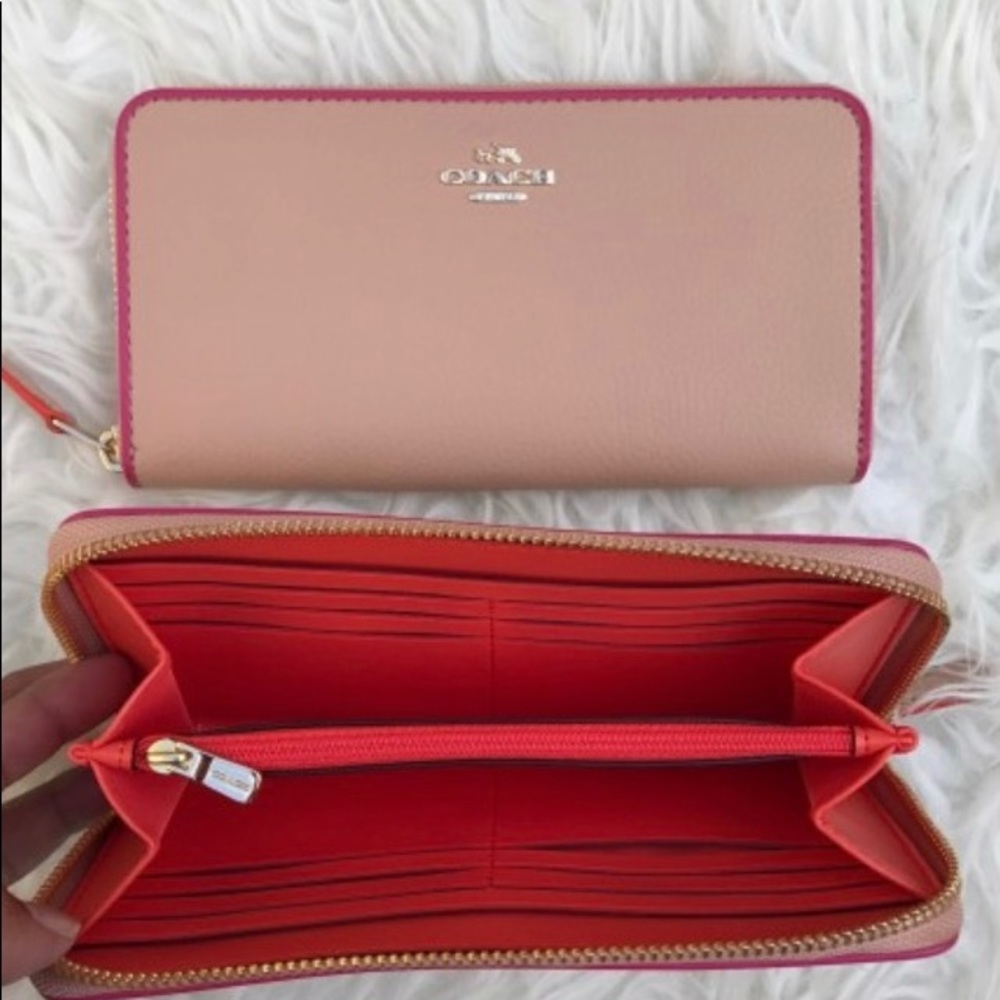 New Coach wallet with tags attached - Picture 1 of 5
