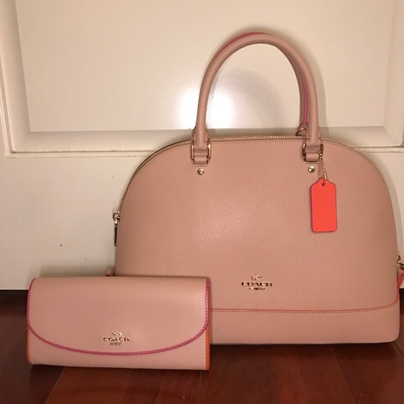 New Coach wallet with tags attached - Picture 5 of 5