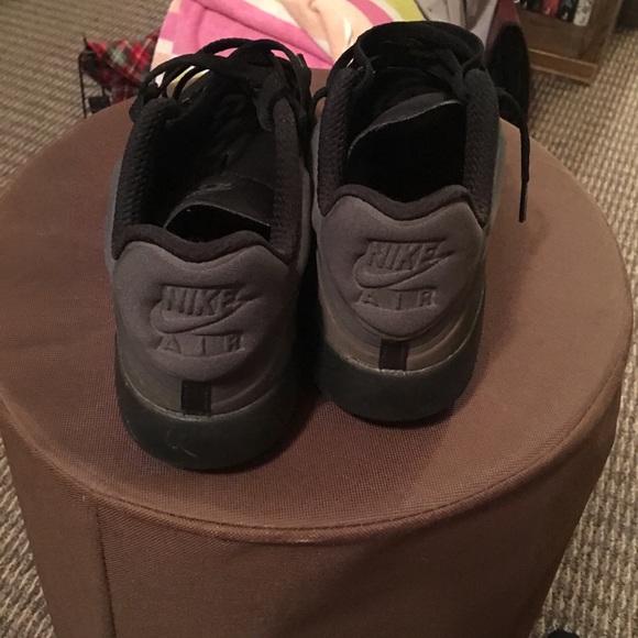 Black Nike air Max's - Picture 2 of 2