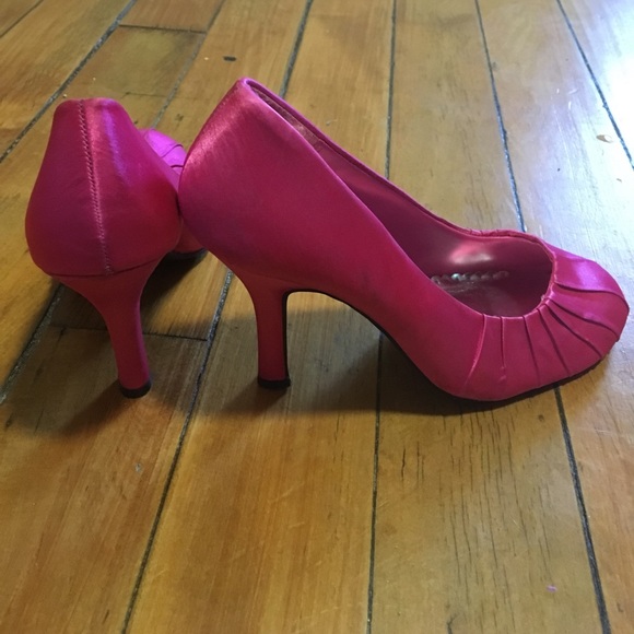 Size 7 hot pink Pulse heels - Picture 5 of 8