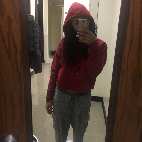 Red cropped hoodie - Picture 3 of 3