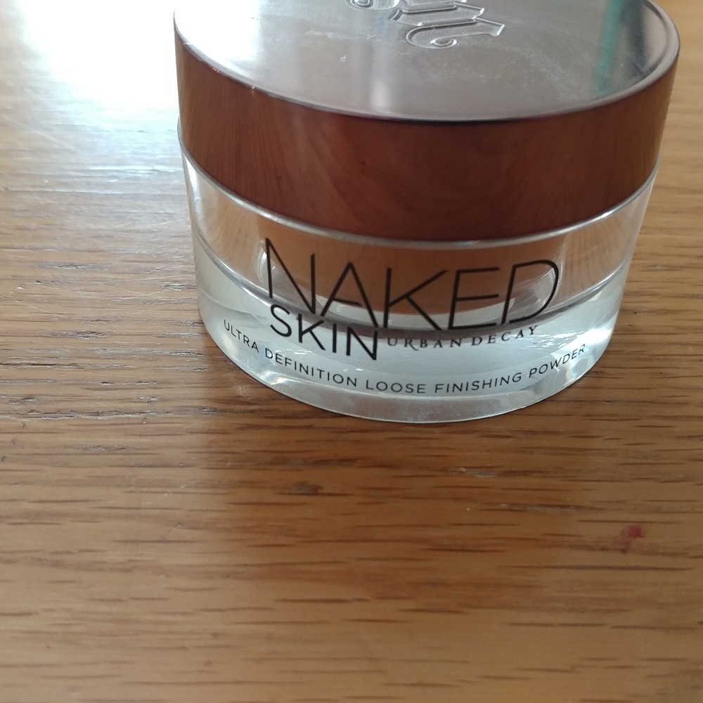 Urban Decay Finishing Powder.