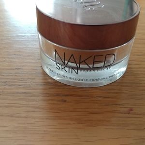 Urban Decay Finishing Powder.