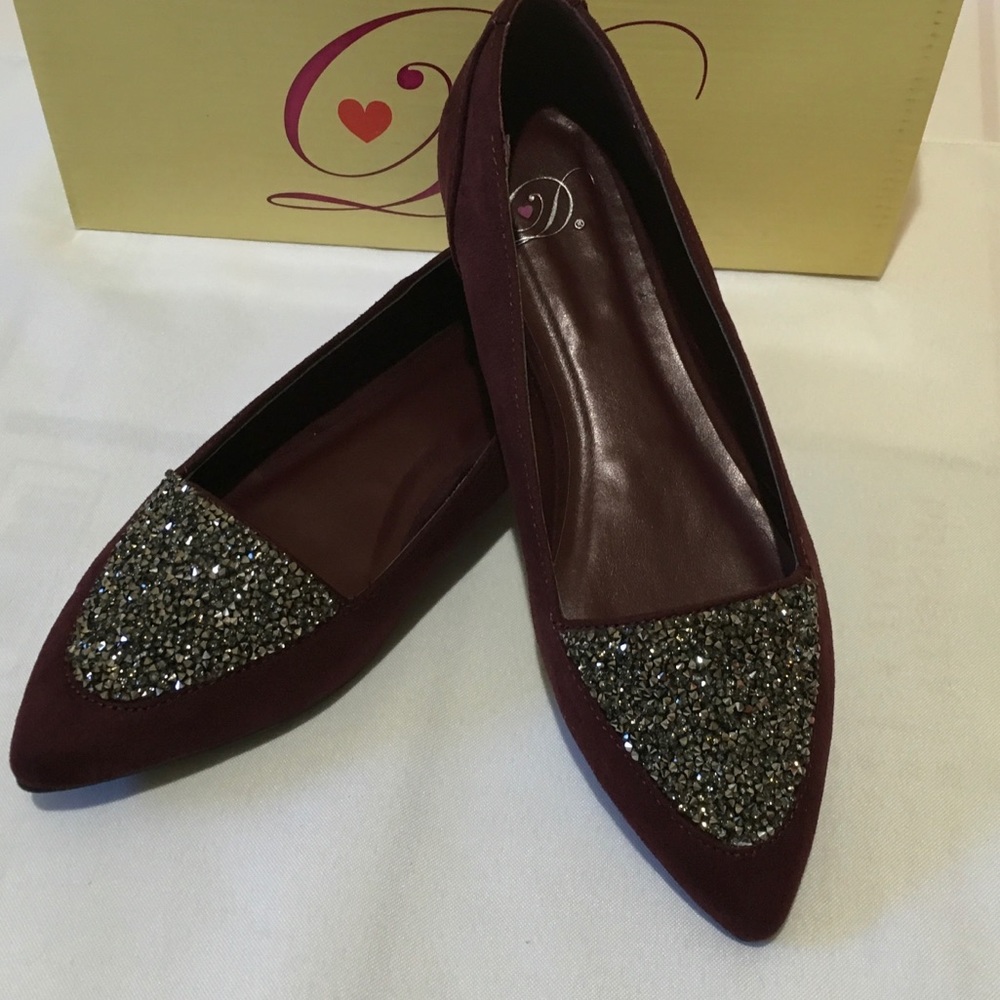 Delicious Shoes Tribeca Flat in Vino Size 6.5