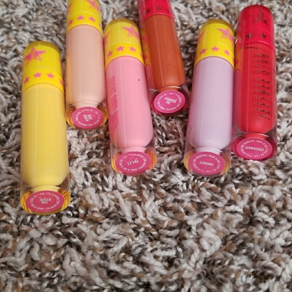 JEFFREE STAR Velour Liquid Lipstick