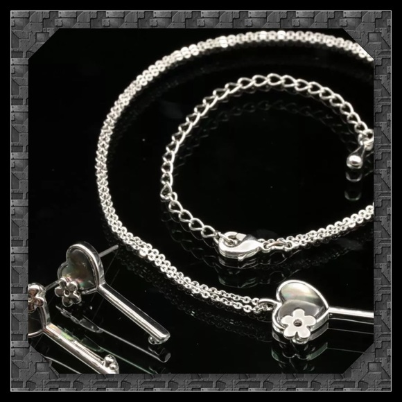 JUST IN🆕 Necklace & Earring Key Natural Shell Set - Picture 3 of 5