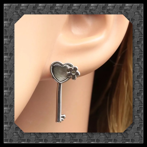 JUST IN🆕 Necklace & Earring Key Natural Shell Set - Picture 4 of 5