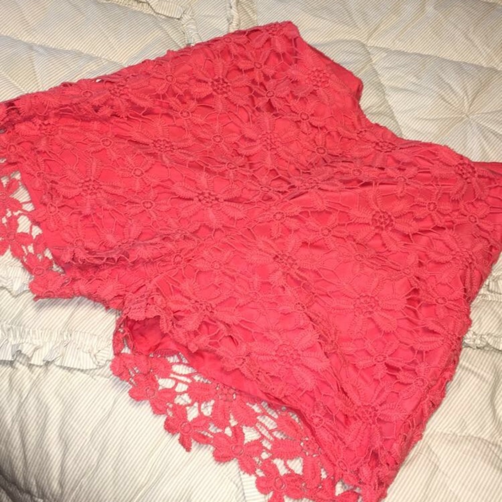 Hollister coral colored shorts