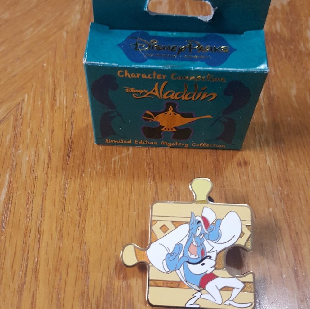 Disney Aladdin puzzle pin, Limited Chaser Genie