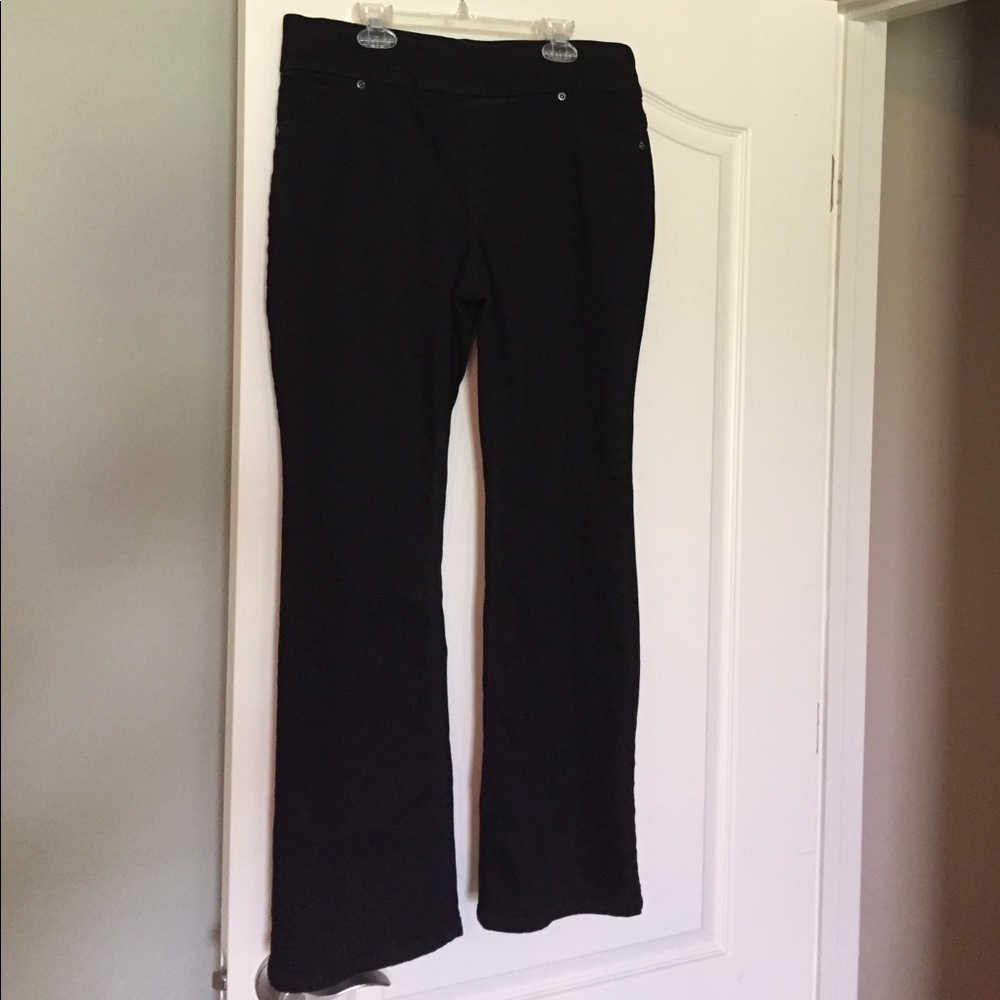 Pull on, no zipper black stretchy Chico jeans