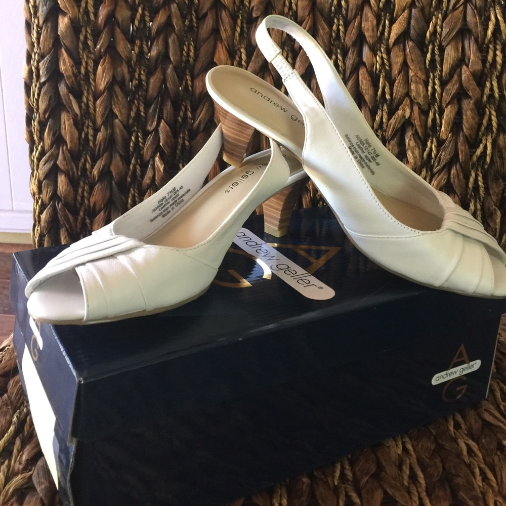 Andrew Geller White Shoes Size 7 1/2 M