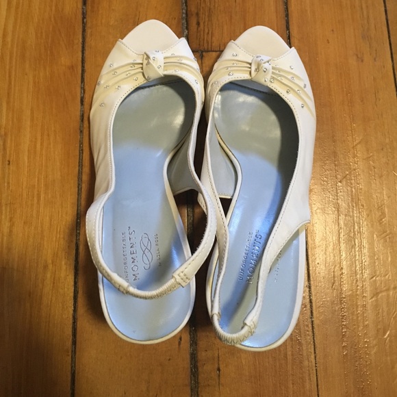 Size 7  Lela Rose white heels - Picture 2 of 7