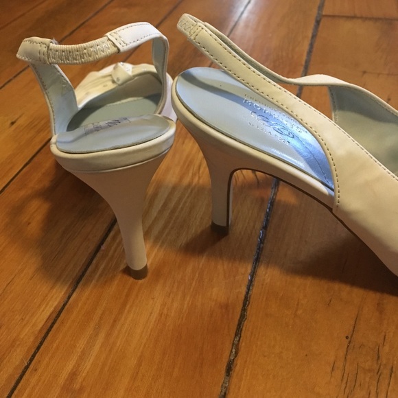 Size 7  Lela Rose white heels - Picture 5 of 7