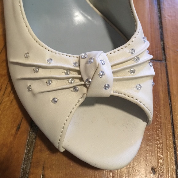 Size 7  Lela Rose white heels - Picture 6 of 7
