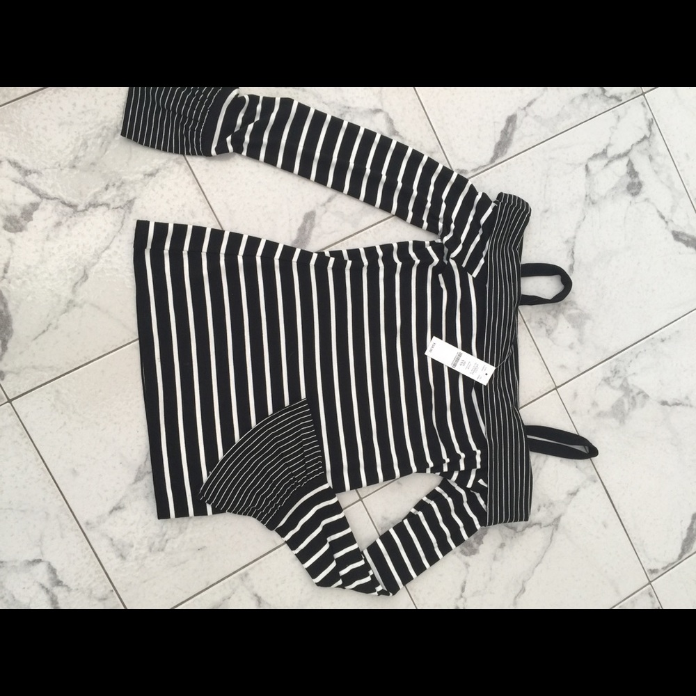 NWT Black and white top