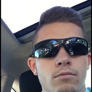 Meet your Posher, Travis