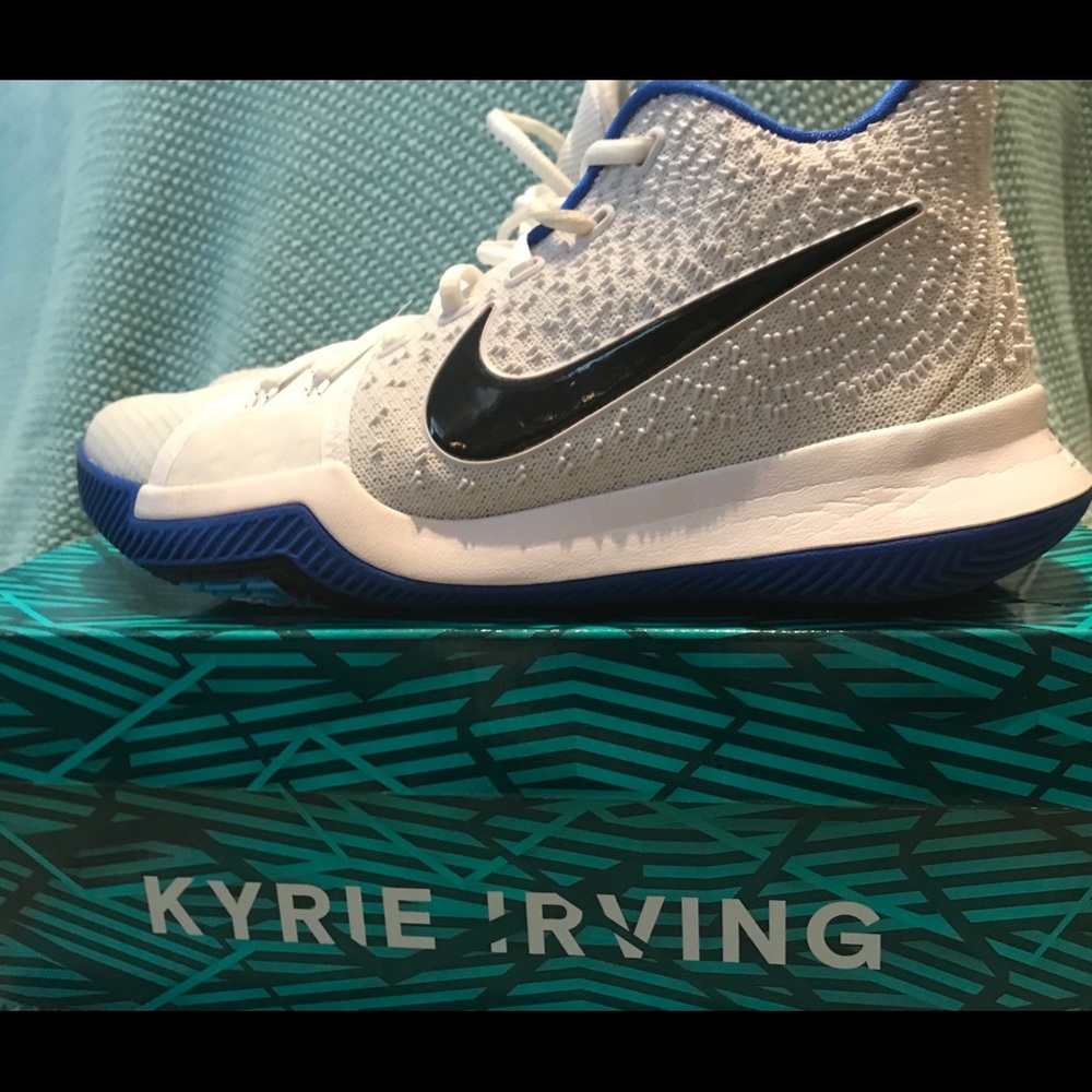 Men’s Kyrie Irving Size 9 “Kyrie 3” B-ball Shoes