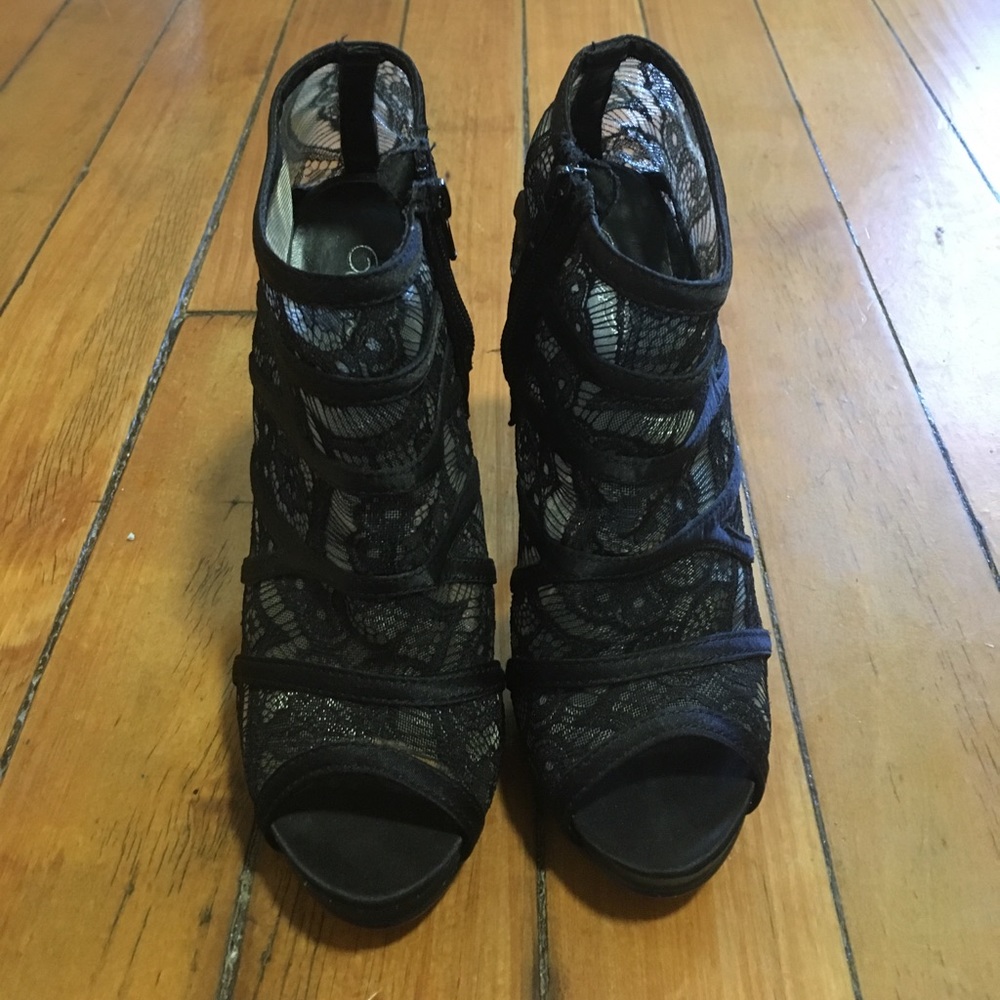 Size 7 black lace ankle heels