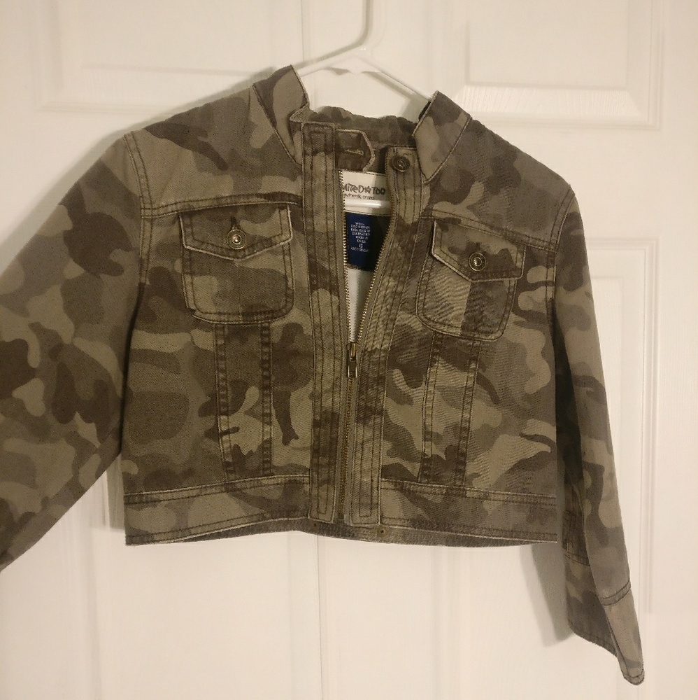 3/4 sleeve camo cropped jacket from LIMITED TOO