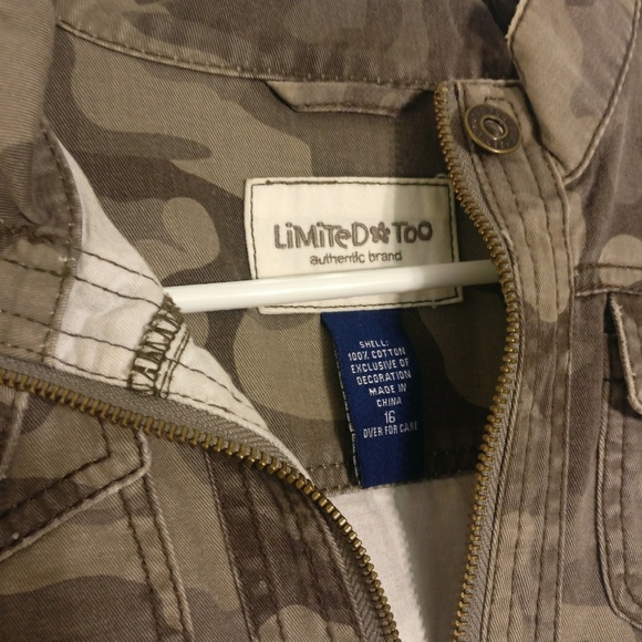 3/4 sleeve camo cropped jacket from LIMITED TOO - Picture 2 of 4