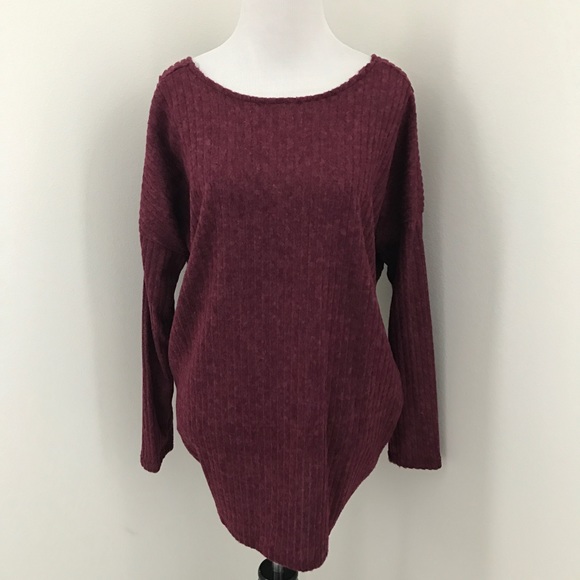 •FINAL PRICE SALE• Burgundy Back Twist Long Sleeve - Picture 2 of 7