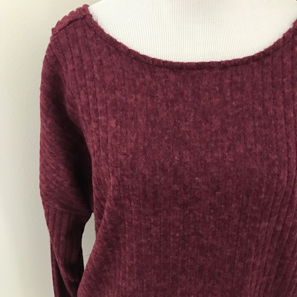 •FINAL PRICE SALE• Burgundy Back Twist Long Sleeve - Picture 4 of 7