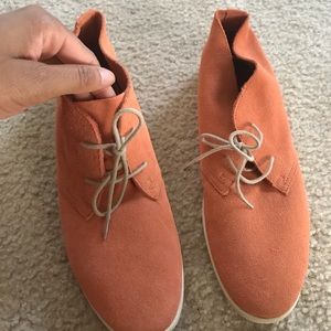 Dolce Vita Chukkas peach in soft suede Size 10