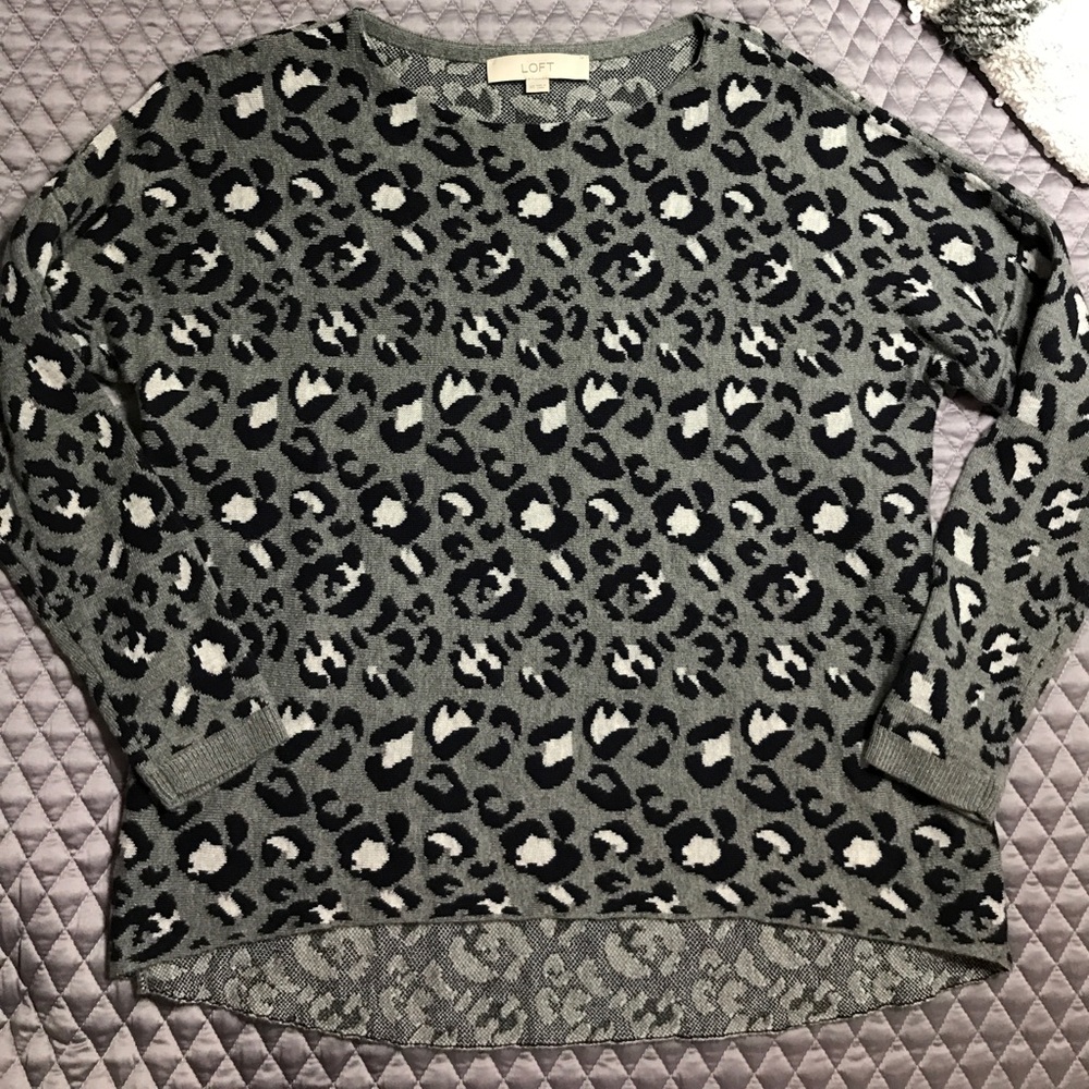 Loft Cheetah Sweater, Navy & Gray. Size XS