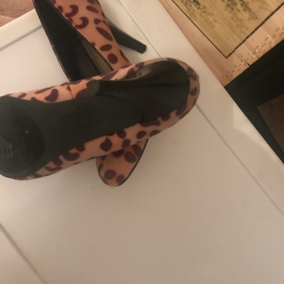 Fergilicious Pumps - Picture 2 of 4