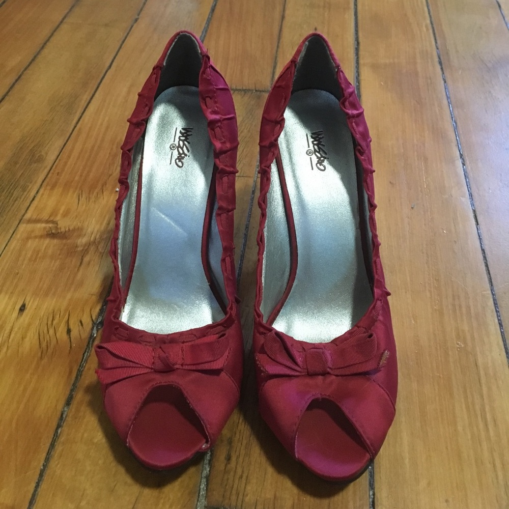 Size 7 sexy red heels