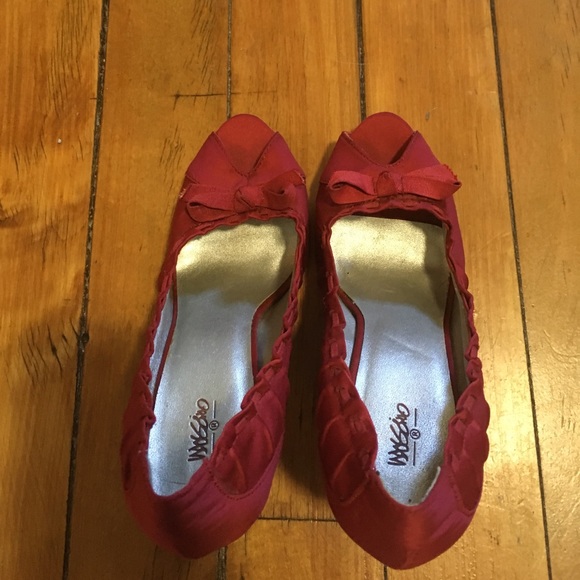 Size 7 sexy red heels - Picture 2 of 5