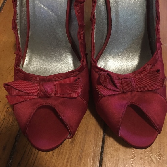 Size 7 sexy red heels - Picture 3 of 5