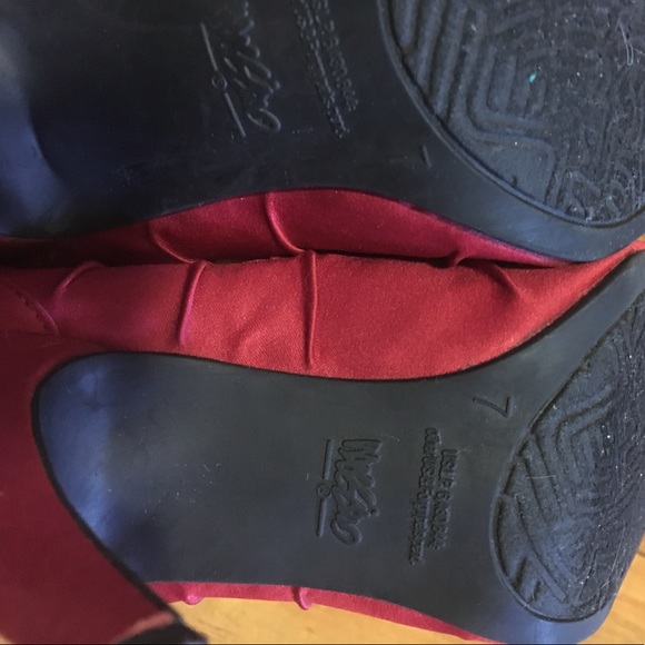 Size 7 sexy red heels - Picture 4 of 5